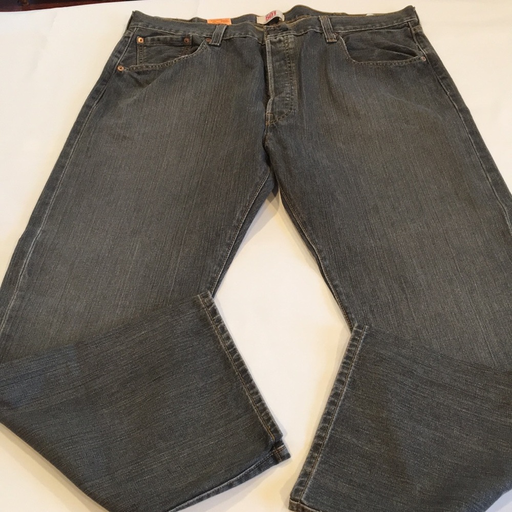 Levi’s 501 straight leg button fly fit jeans
